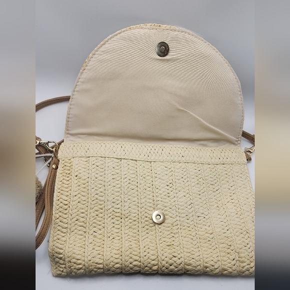 Elegant Cream Woven Crossbody Bag - Picture 2 of 6